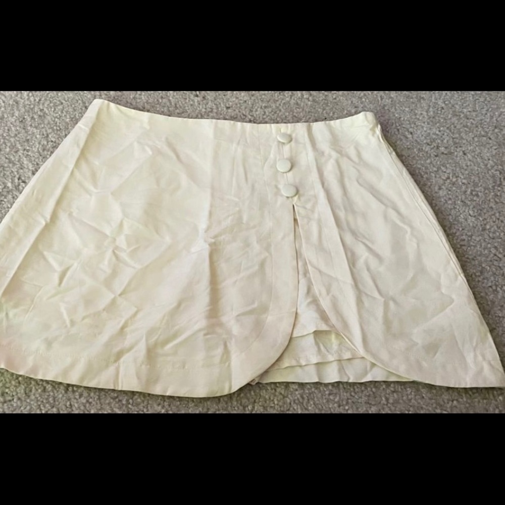 Cream button slit